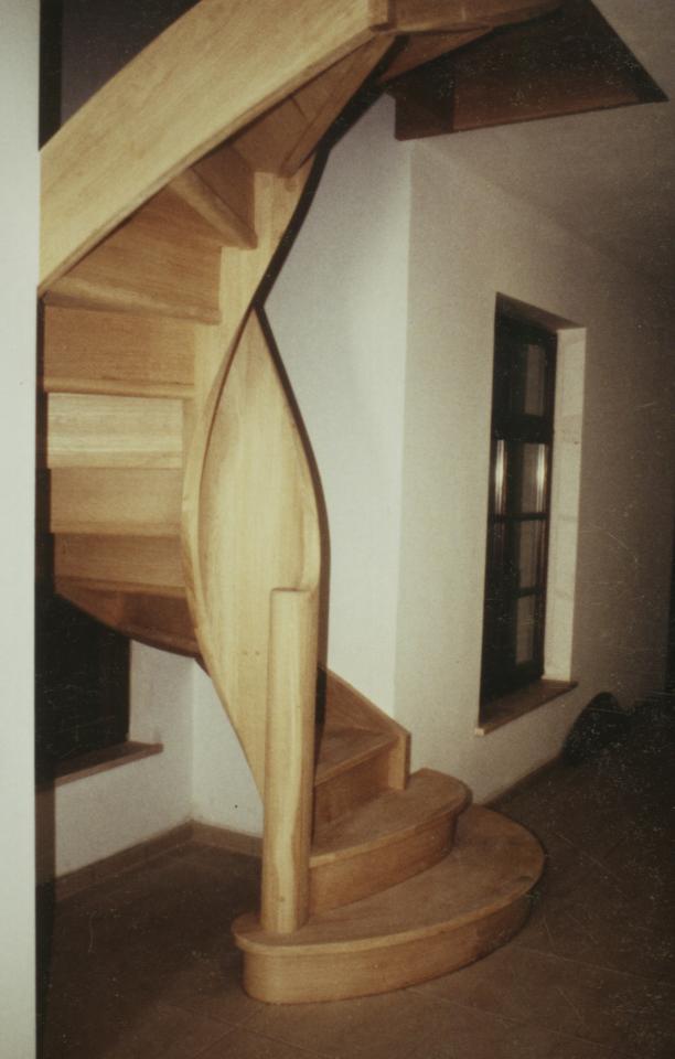escalier hélicoïdal classique avec noyau rond sur mesure