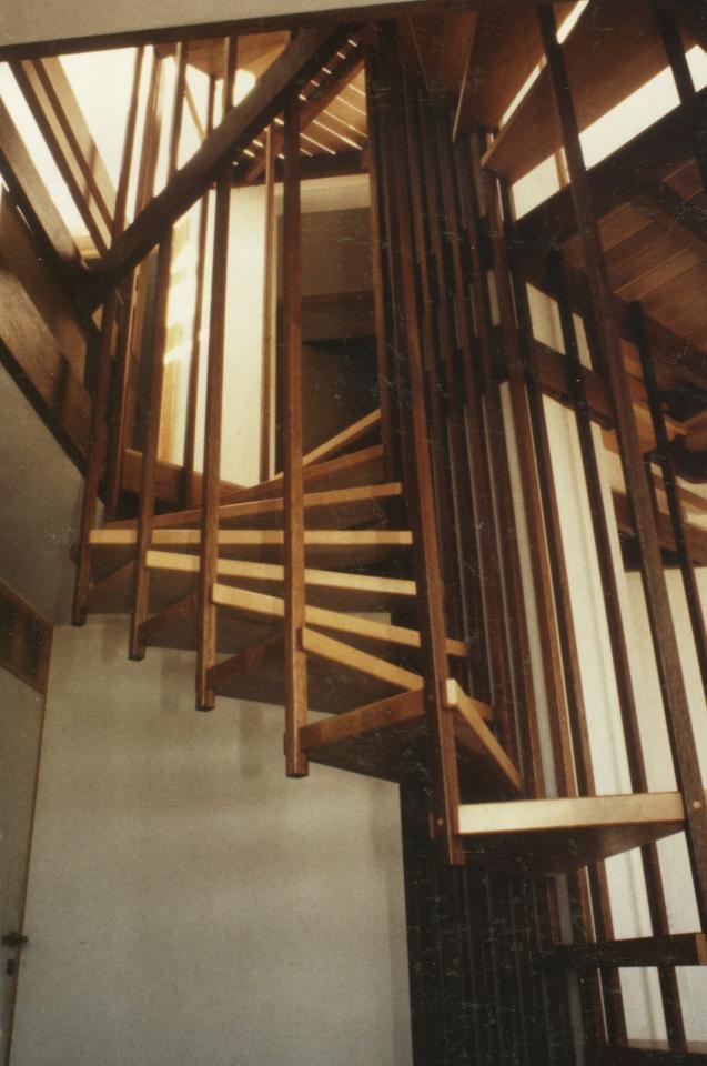 escalier spécial sur mesure avec marches suspendues