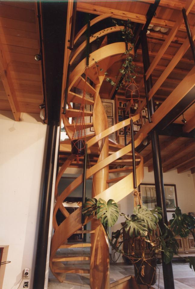 escalier hélicoïdal avec extérieur rond sur mesure