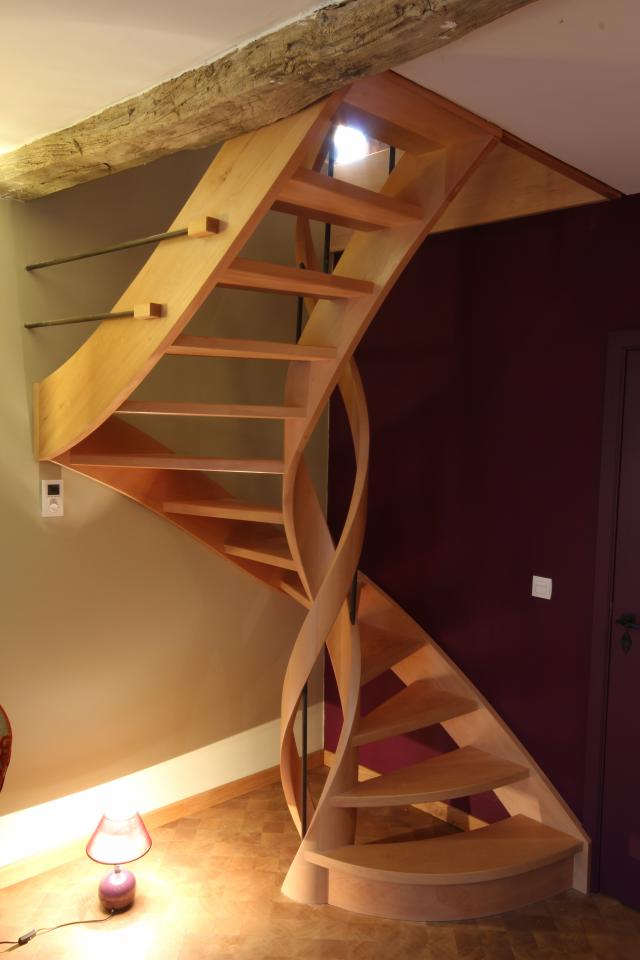 escalier hélicoïdal contemporain avec noyau rond hainaut