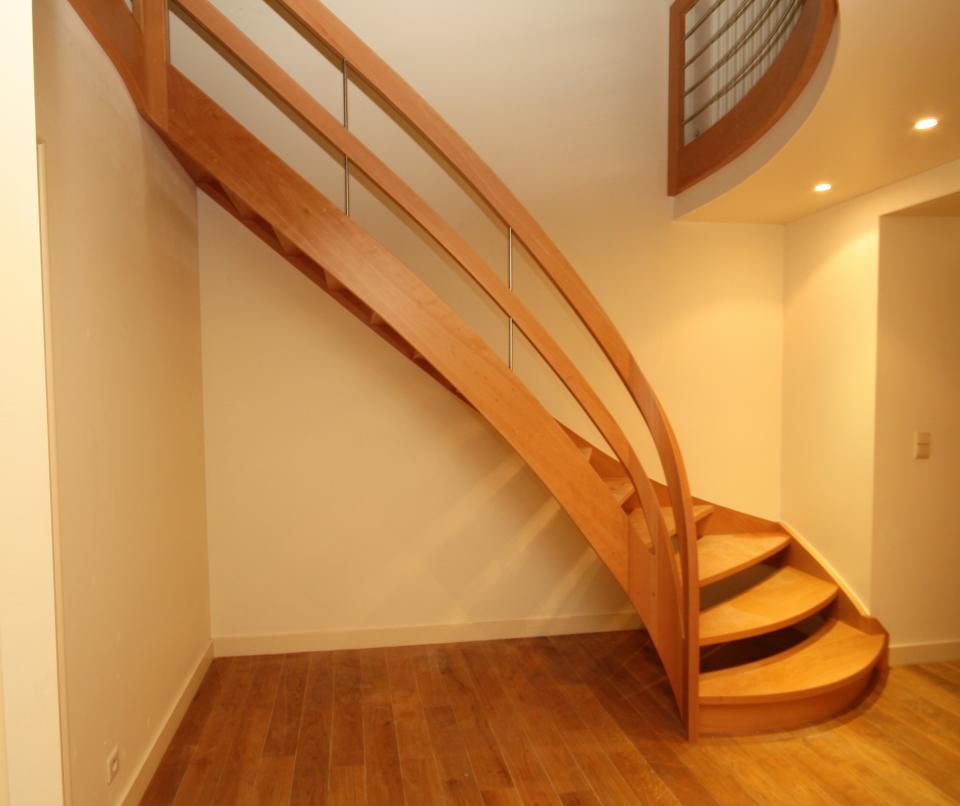 rampe d'escalier en bois sur mesure