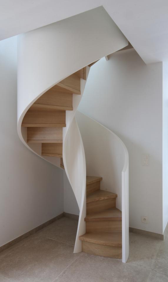 escaliers hélicoïdaux contemporains avec noyau rond namur
