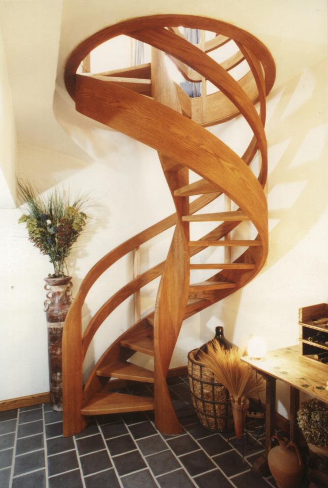 escaliers hélicoïdaux avec extérieur rond gembloux