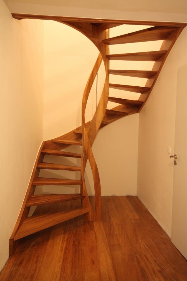 escalier en colimacon avec extérieur carré