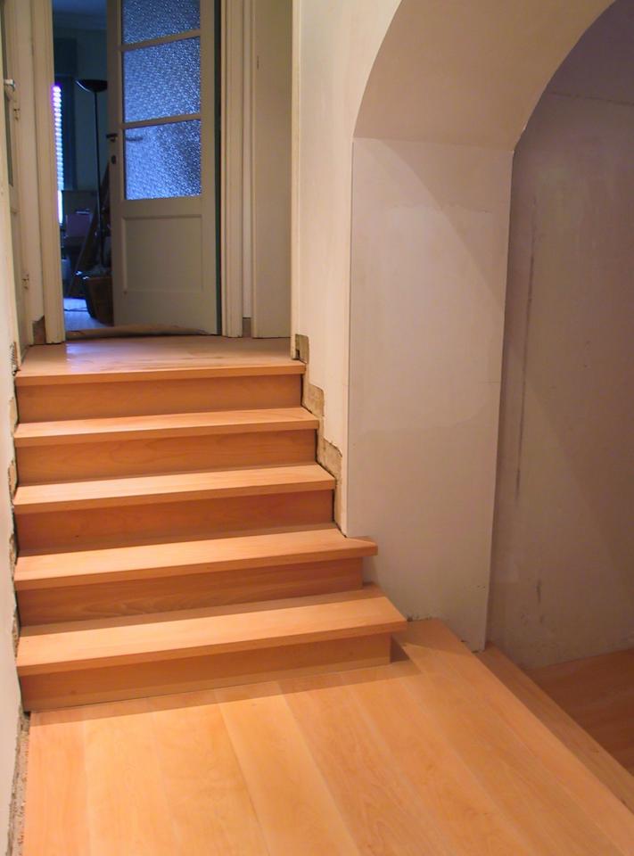 escaliers droits entre murs réalisés sur mesure par MEV