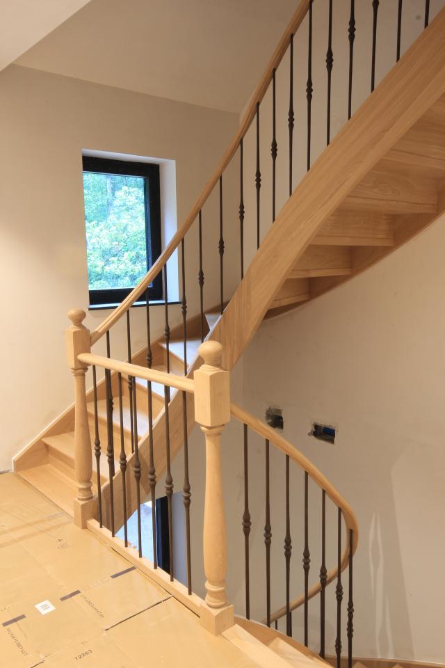 rampe d'escalier bois + fuseaux en fonte teinté Rozette sur mesure