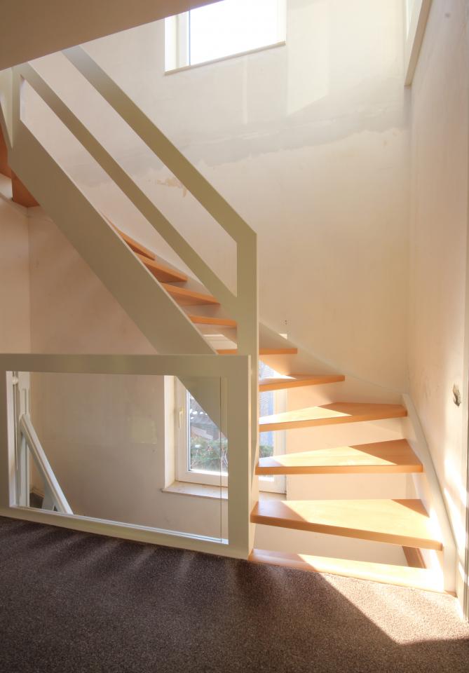 escalier contemporain simple en bois