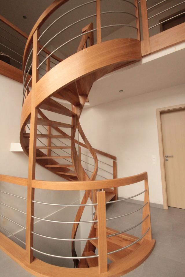 escalier hélicoïdal contemporain avec noyau rond belgique