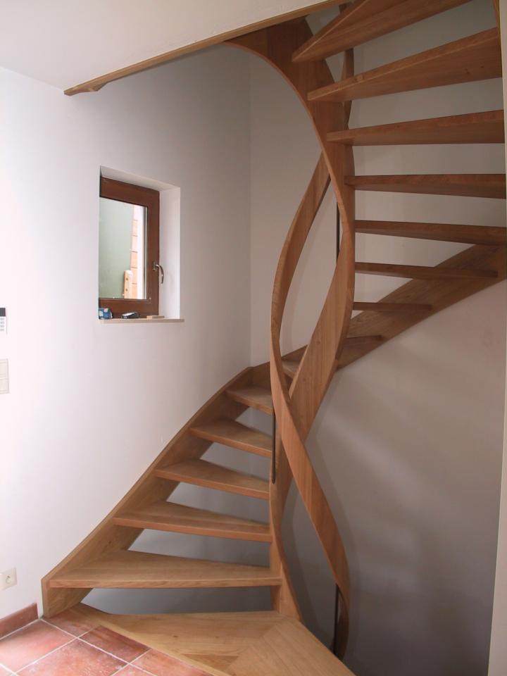 escalier hélicoïdal contemporain avec noyau rond brabant wallon
