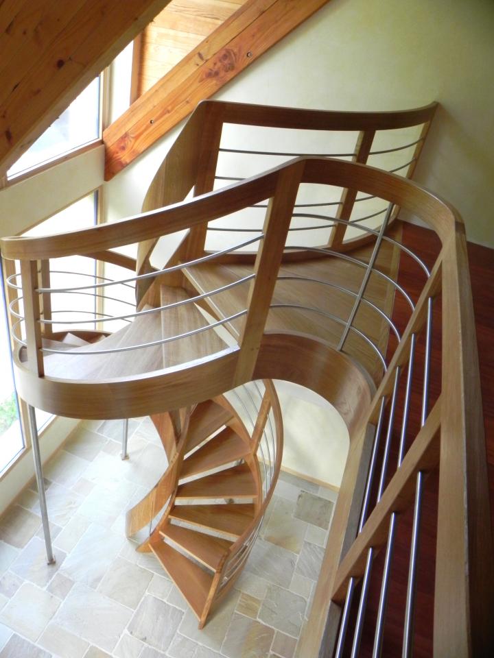 escalier hélicoïdal avec extérieur rond, palier de repos en forme de trapèze