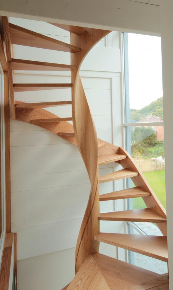 escalier en colimaçon avec noyau de 30 cm de diamètre