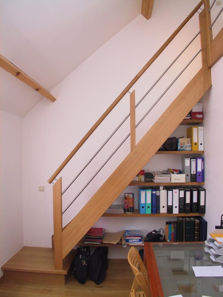 escalier pour mezzanine avec prolongement de 5 marches en étagères