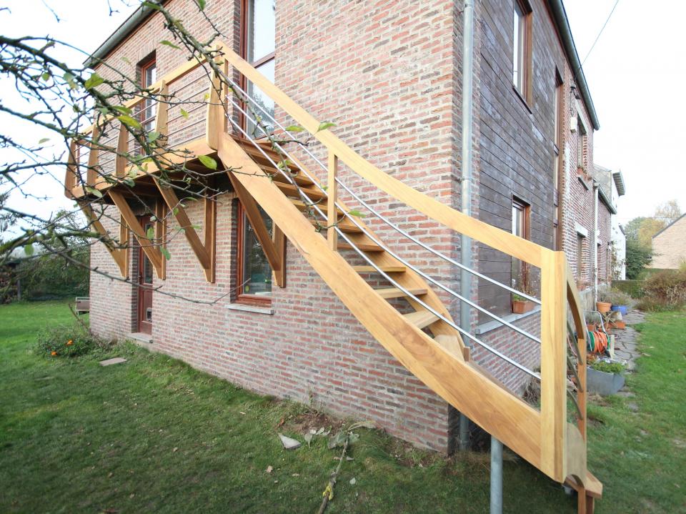 escalier extérieur en afzélia sur mesure namur
