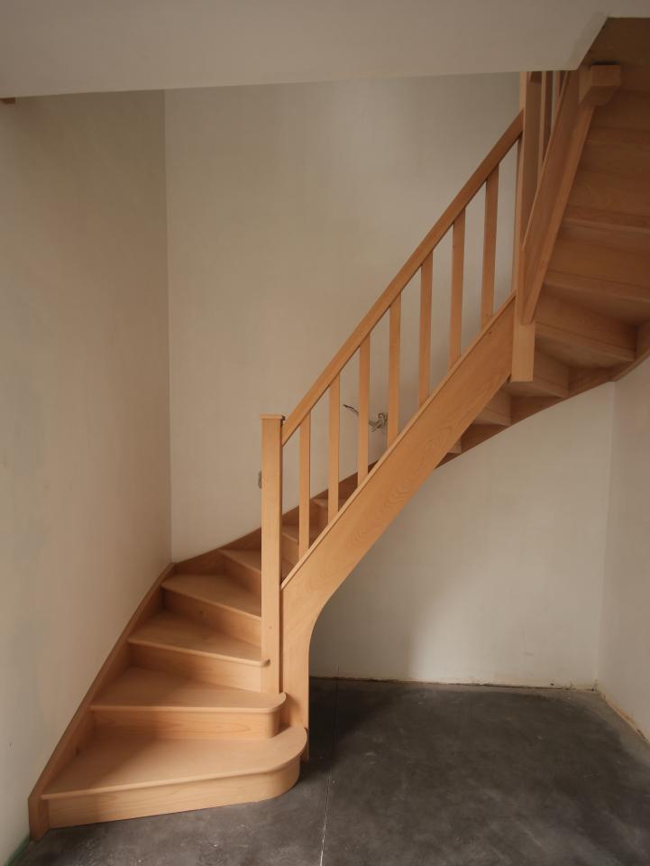 rampe escalier en bois avec fuseaux plats wavre