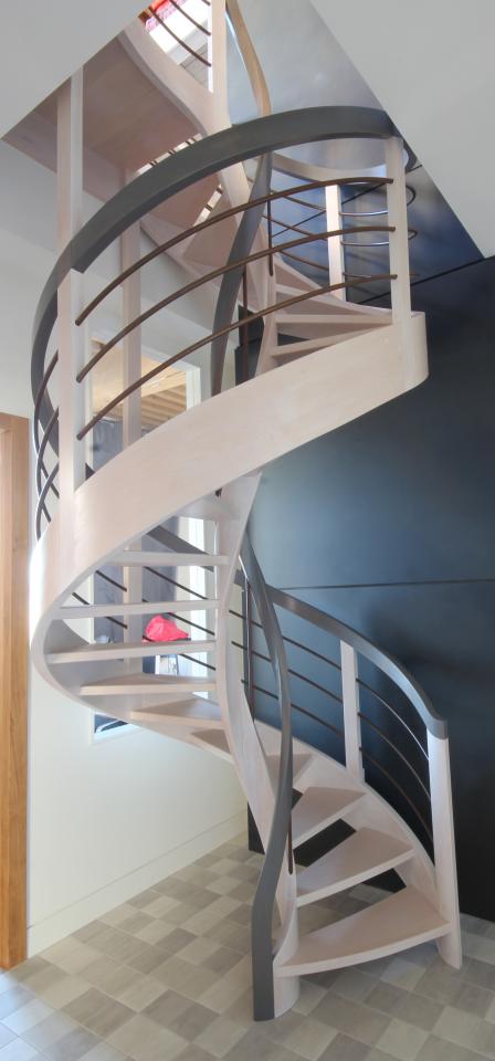 escalier hélicoïdal avec noyau rond et extérieur rond