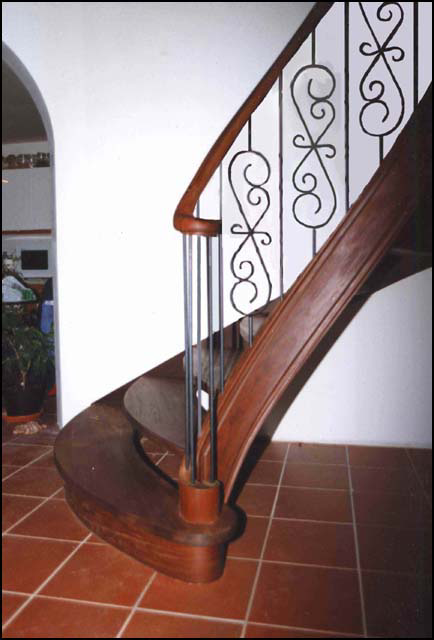 Escalier avec rambarde en fer forgé en IPE