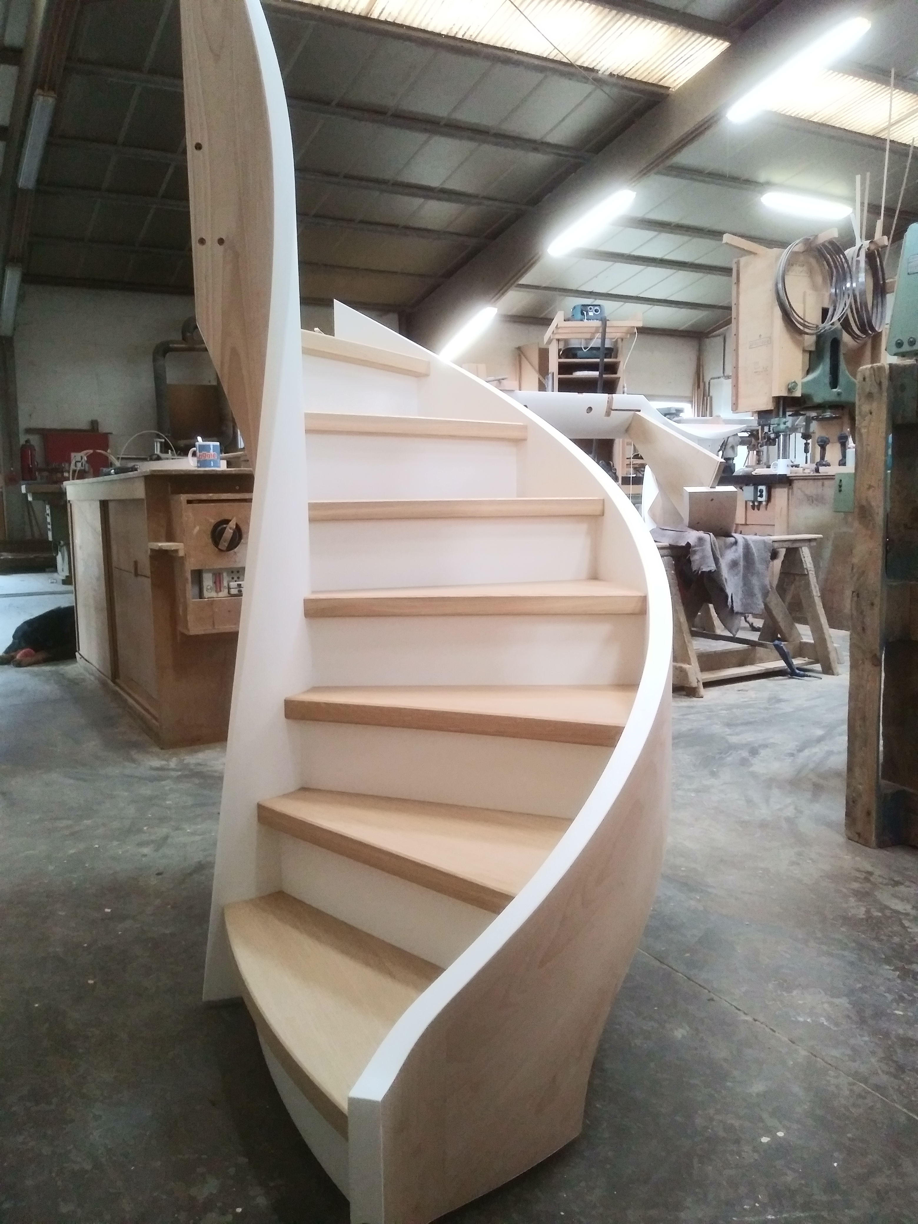 escalier sur mesure en bois de forme hélicoïdale